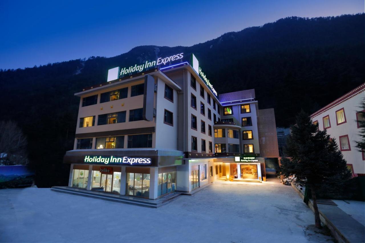 Holiday Inn Express Jiuzhaigou,Only 600 Meters To Jiuzhaigou Park By Ihg Zewnętrze zdjęcie
